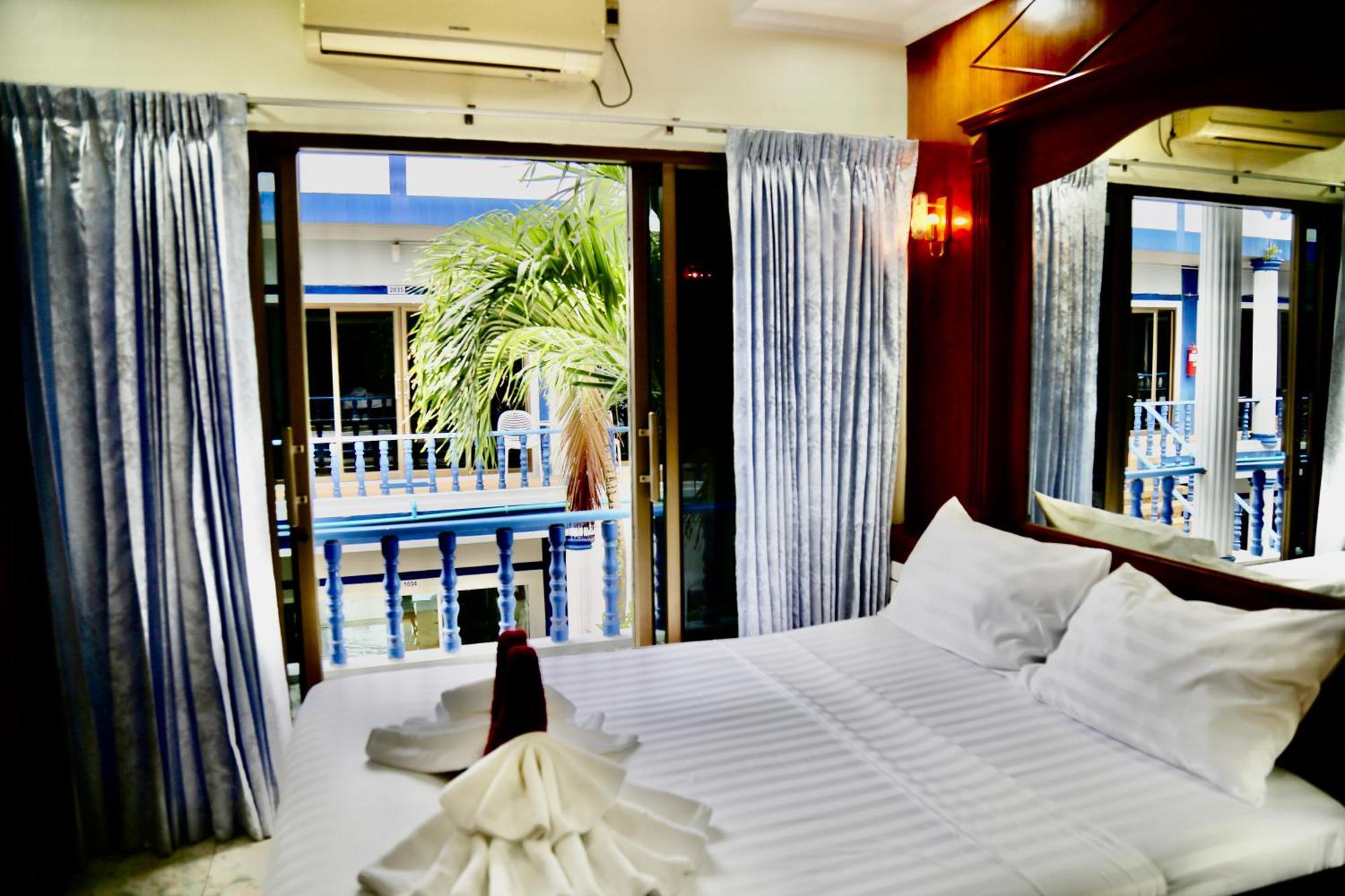 The Club Inn - Kamala Beach Extérieur photo